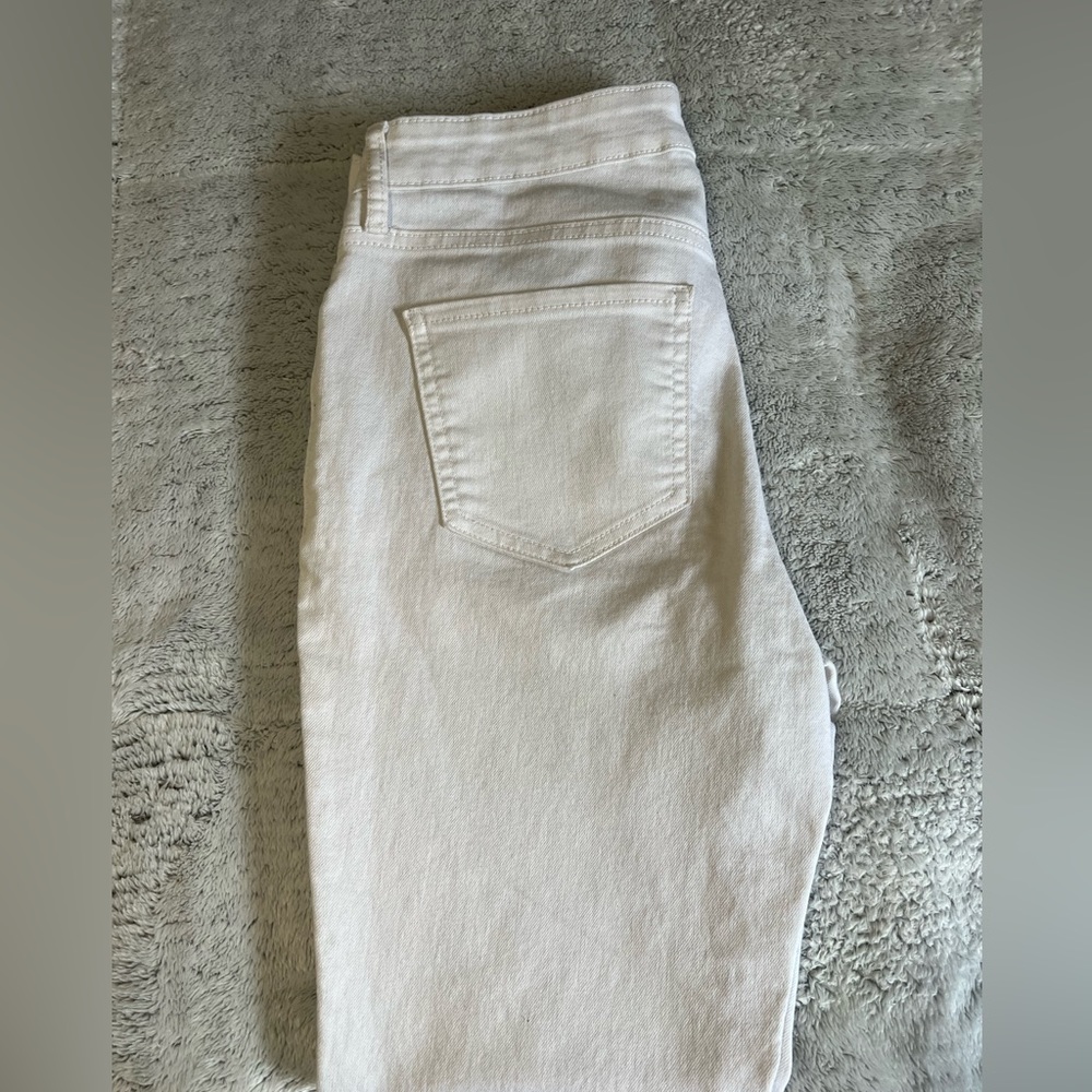 White. Super Skinny - Mid Rise